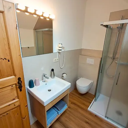 招待所 Kronenburghof 3*