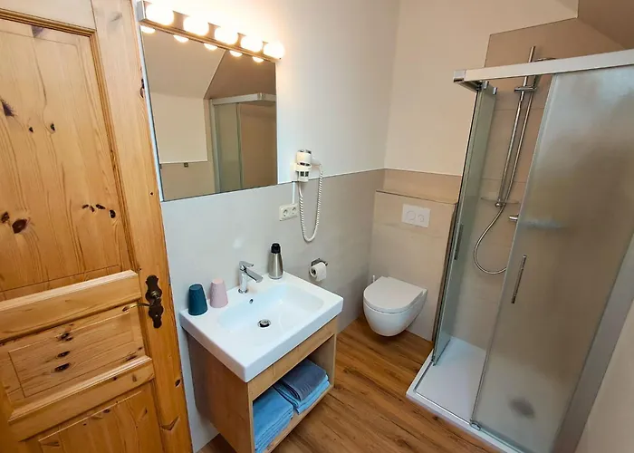 招待所 Kronenburghof 3*